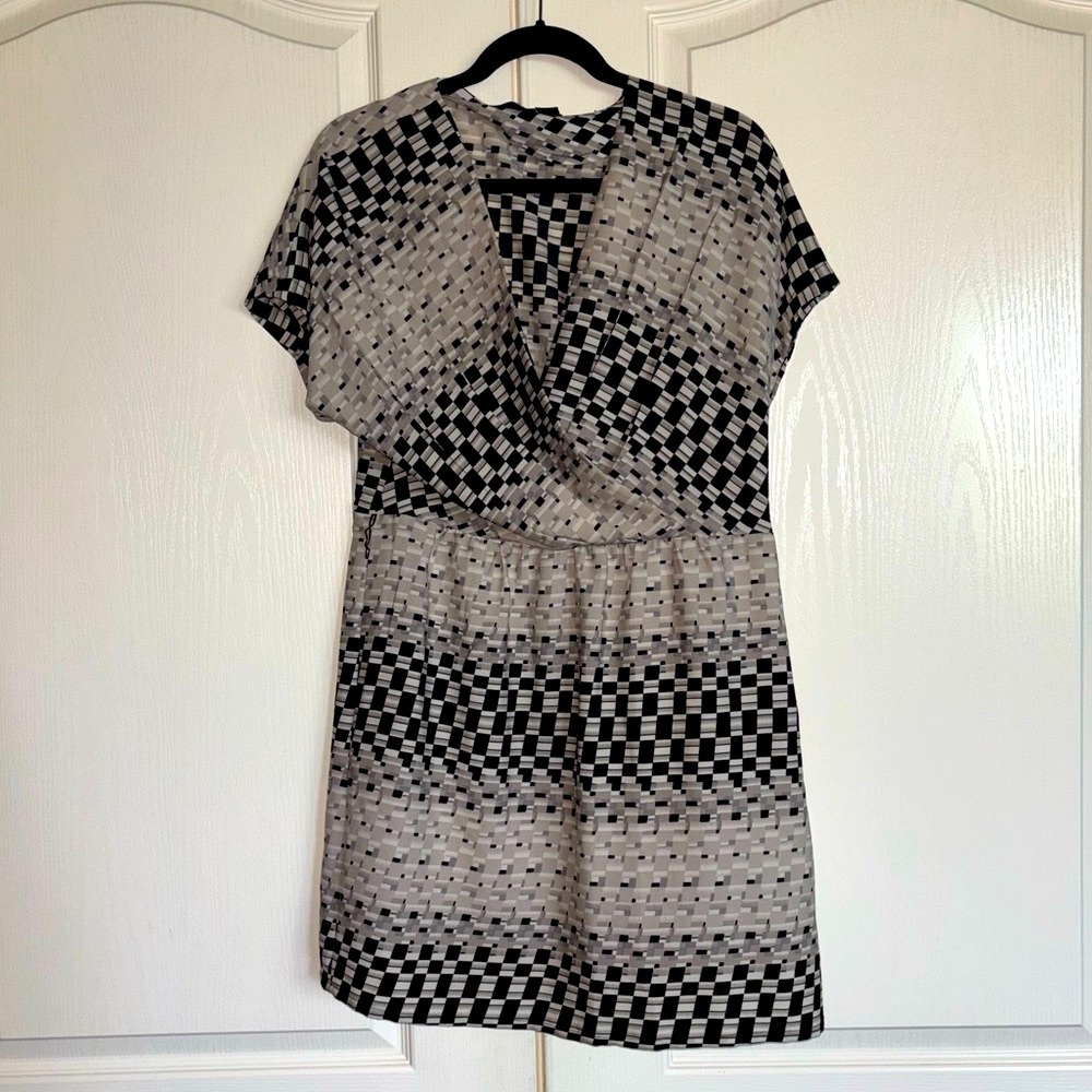 RDI geometric neutral print wrap short sleeve dress size Large Petite